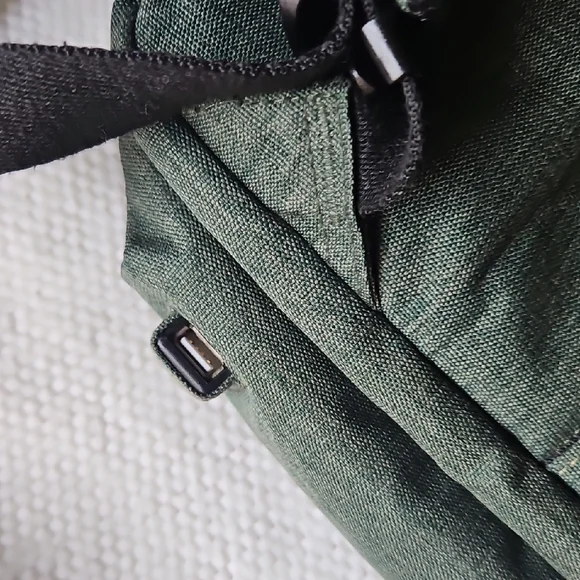 Nordace Men/ Woman Siena Pro 17" Backpack in Green - Picture 7 of 16